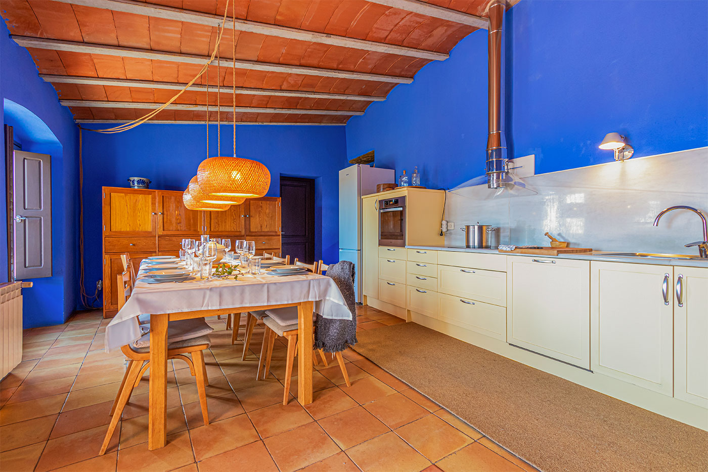 Main kicthen (there is an additional kicthen on ground floor)