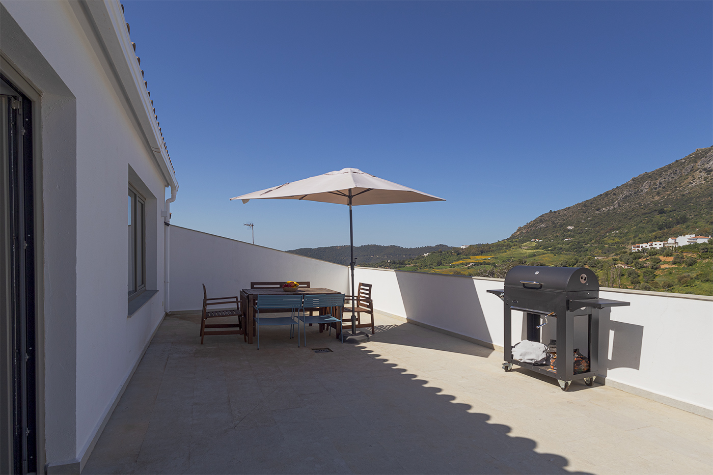 La mesa exterior se abre (hasta 10 personas)