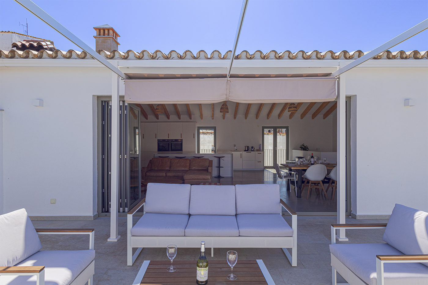 Terraza exterior amueblada