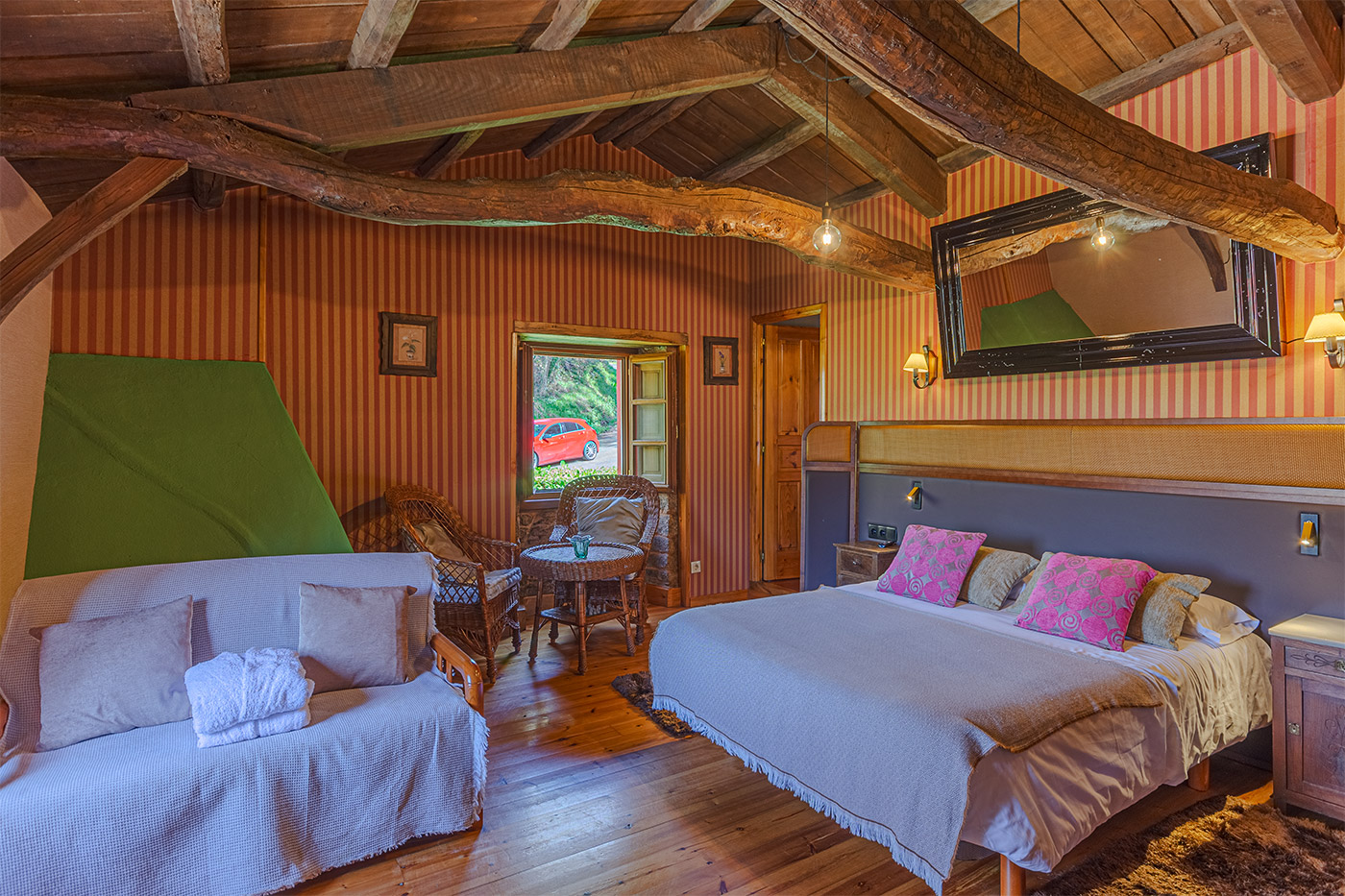 Bedroom 3: double bed, sofa bed and en suite facilities