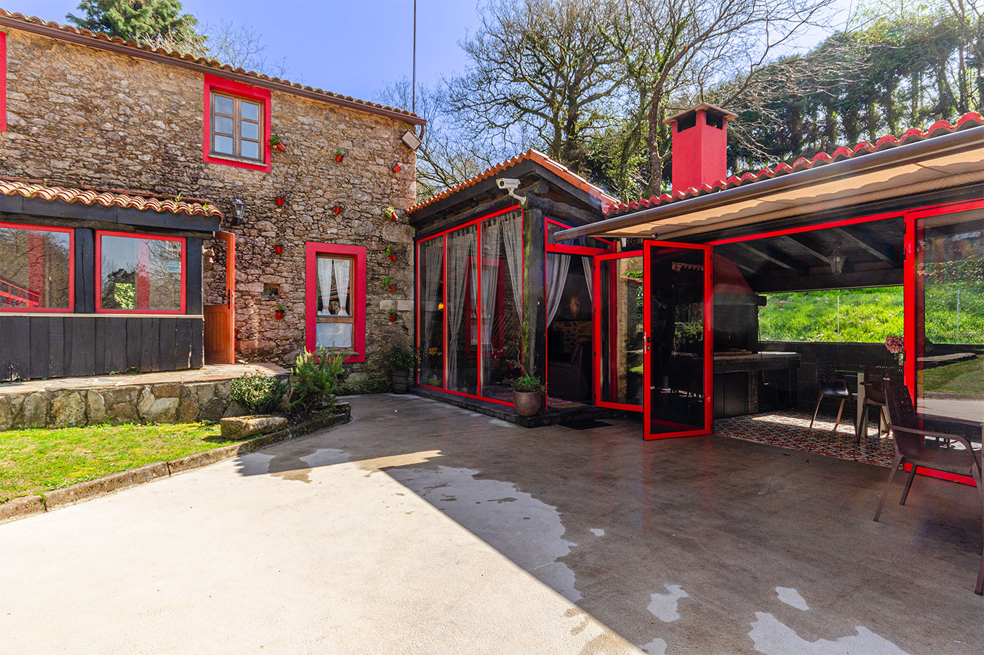 Covered barbecue area