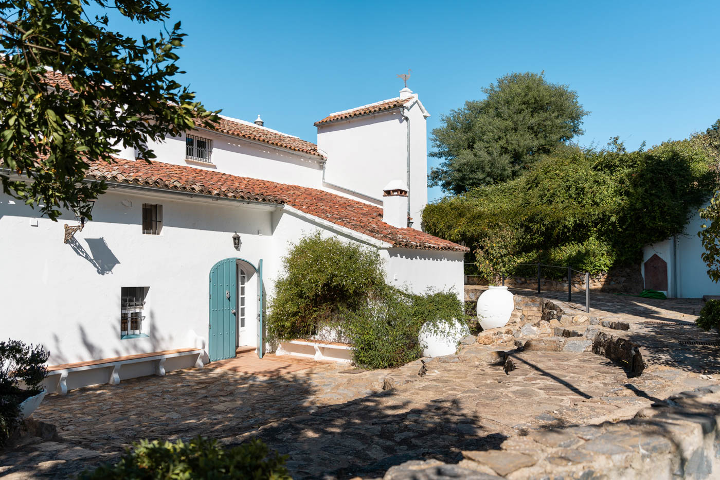 The main house is only a few metres away from annexe