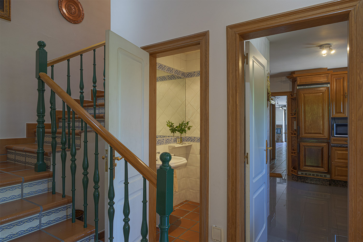 Aseo y escaleras a la primera planta