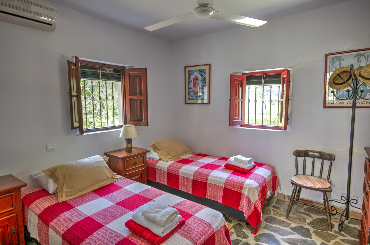 Bedroom on the ground floor (twin bedded)