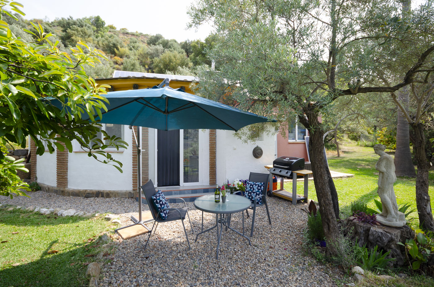 All one one floor: easy indoor and outdoor living