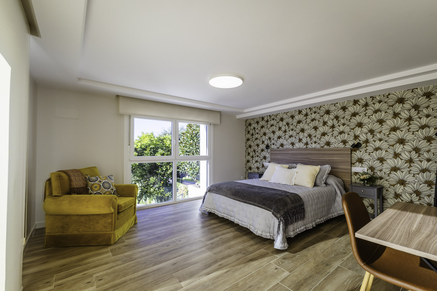 Master bedroom with 1.50 metres bed and desk