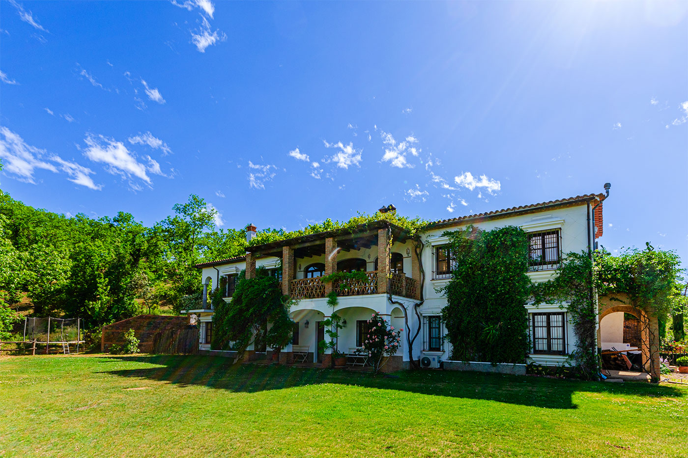 Ample lawned gardens