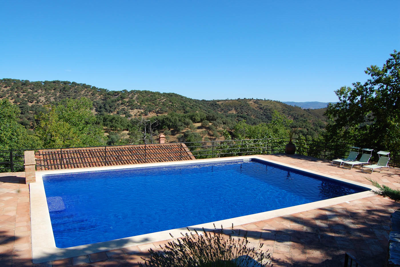 Enjoy the pool in total privacy (below cottage is closed)