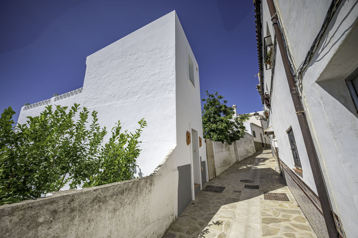 Calle detrás de la casa