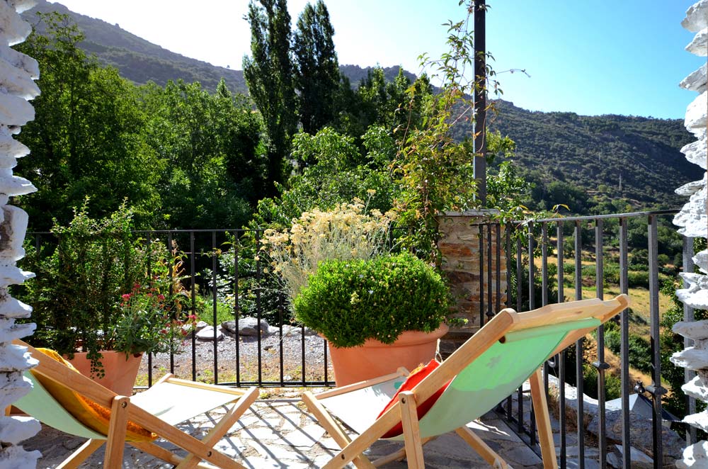 Dormitorio principal con puertas a terrazas.