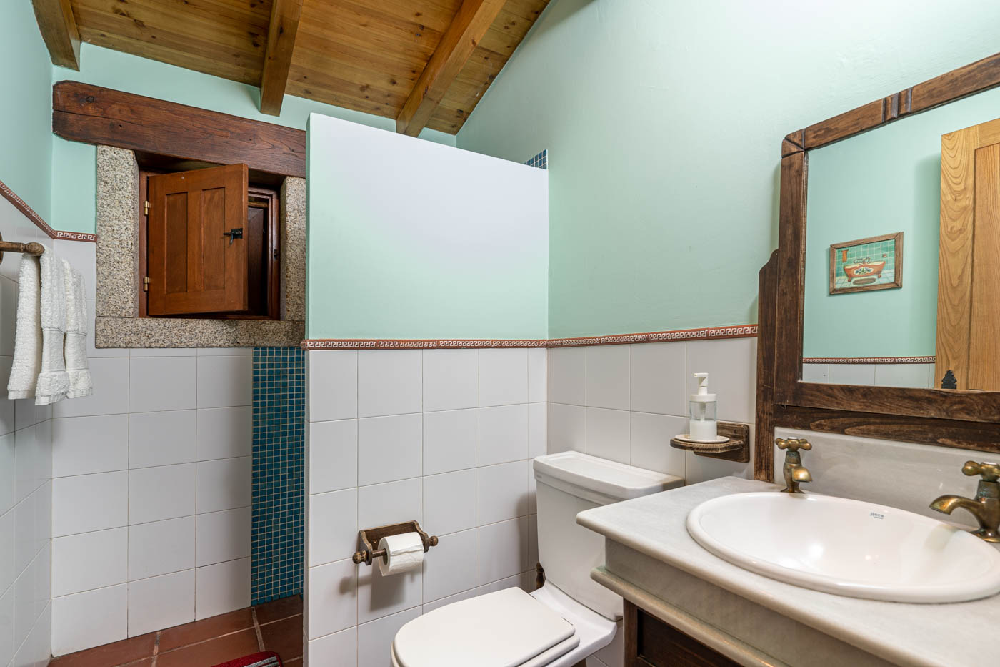 El baño del dormitorio 3 se encuentra justo afuera del pasillo