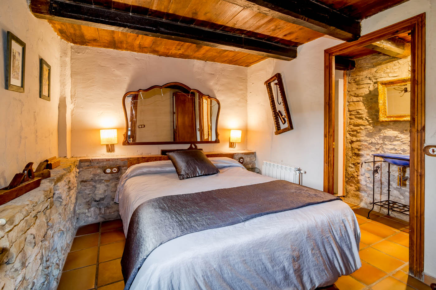 Habitación con cama doble