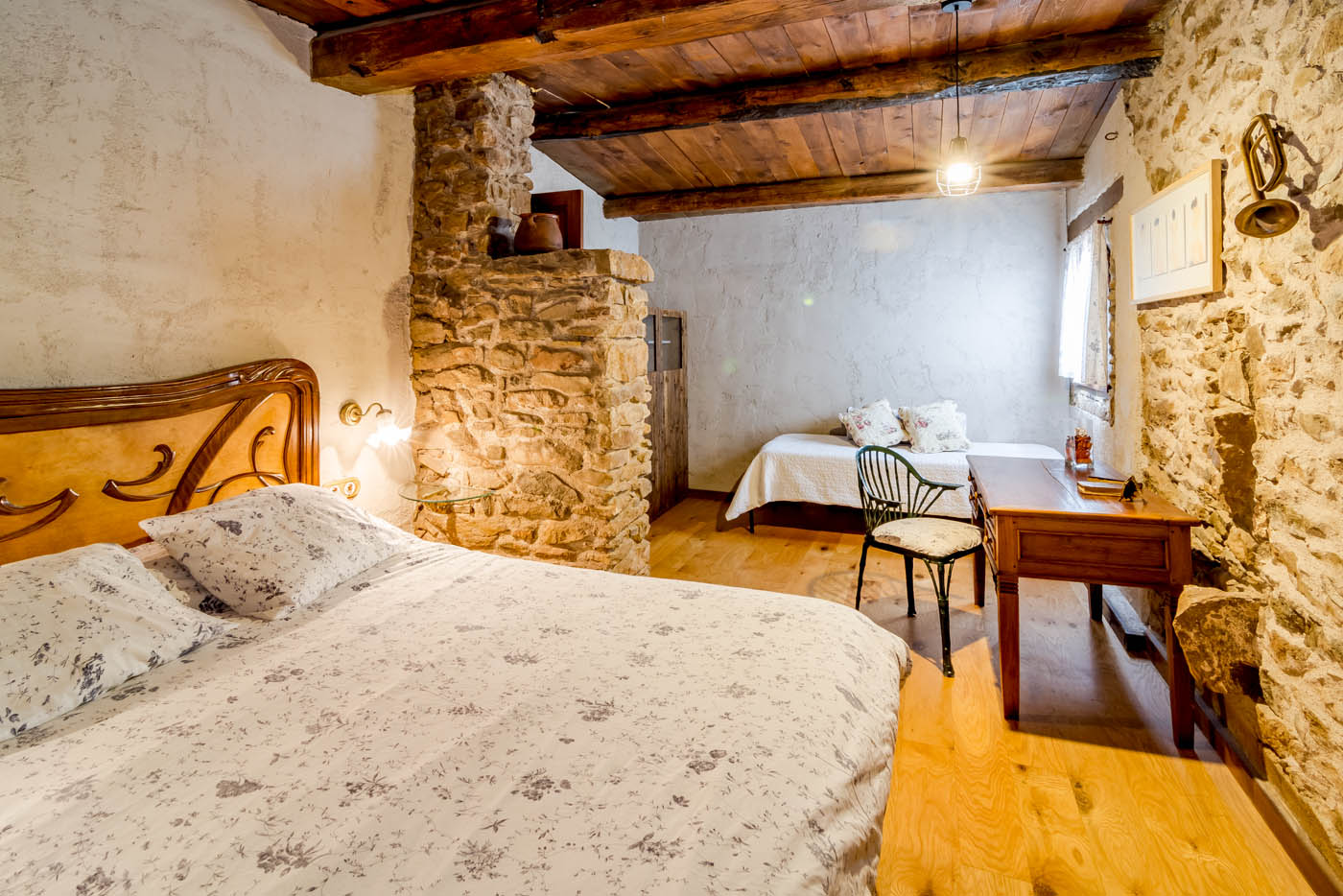 Habitación con cama doble