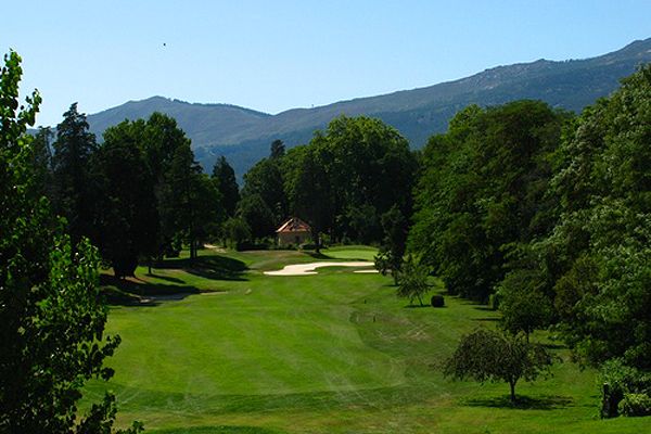 Golf 20 minutes away