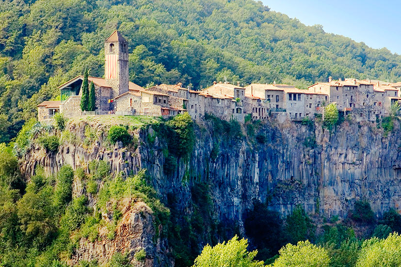 Tourism in Castellfollit de la Roca. What to see. Tourist