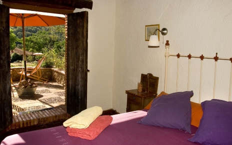 Habitación con cama doble