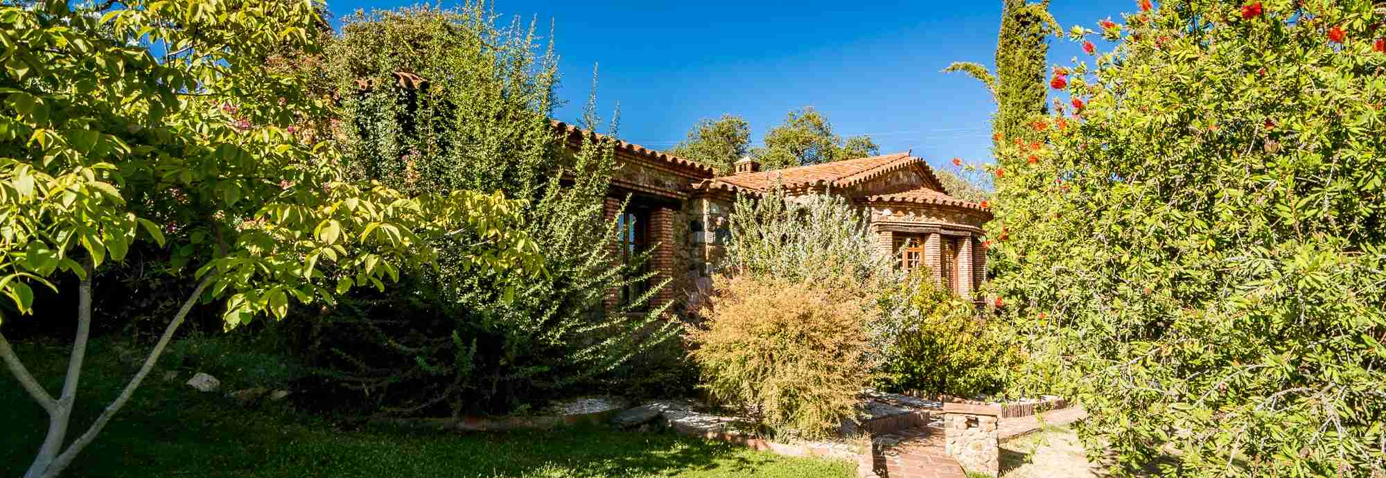 Excellent Andalucia family villa with shared tennis, pool, gardens
