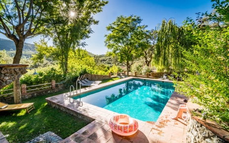 Shared 11 metre long pool