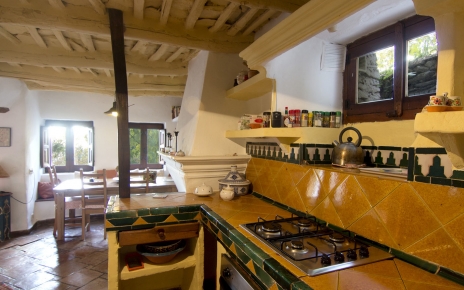 Dining area seen from kitchen