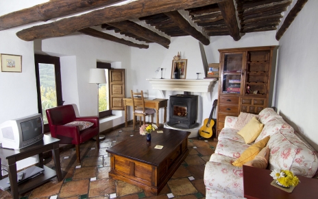 Living area on 1st floor (there is no TV)