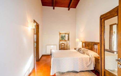 Habitación con cama de matrimonio