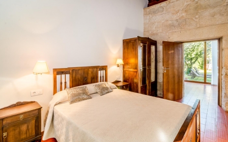 Habitación con cama de matrimonio