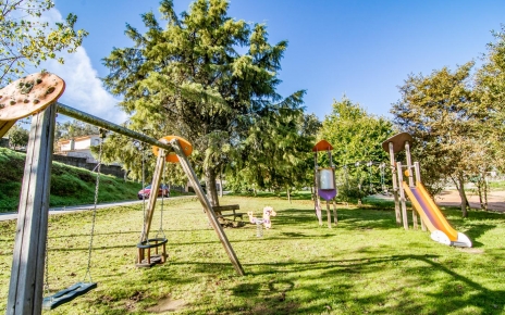 Más jardines y zona de juegos a 5 minutos a pie