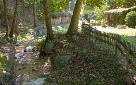 La casa dispone de una sola planta y una puerta de entrada
