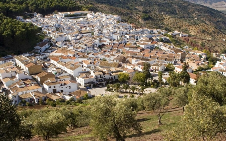 El pueblo de El Gastor está a solo 2 km 