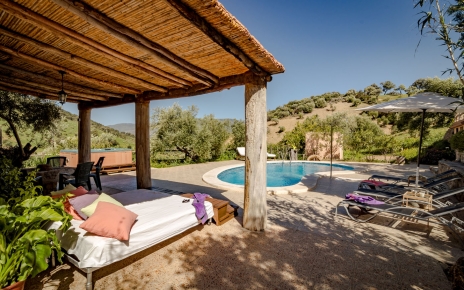 Confortables zonas exteriores con sombra 