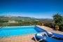 Puedes relajarte junto a la piscina disfrutando del sol andaluz 