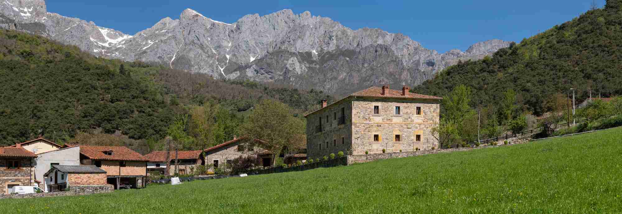 Casona con vistas espectaculares a Picos de Europa 