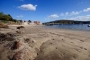 La playa local se encuentra a poca distancia