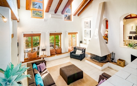 Sala de estar en la casa principal