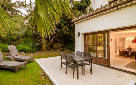 Apartamento en planta baja con jardines propios