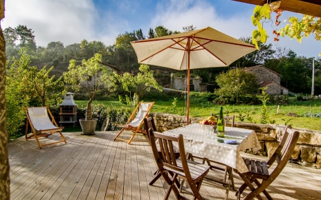 Your holiday cottage has terrace and gardens