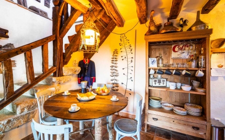 Comedor junto a la cocina.