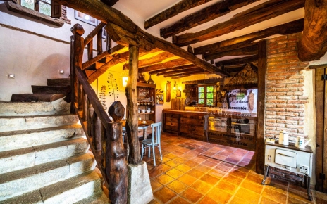 Escaleras a las habitaciones del primer piso