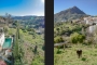 La piscina vista desde arriba y el paisaje 