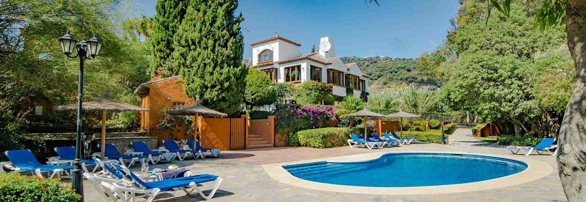 Classic holiday villa with huge gardens near the Andalucia coast