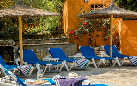 Plenty of sunloungers