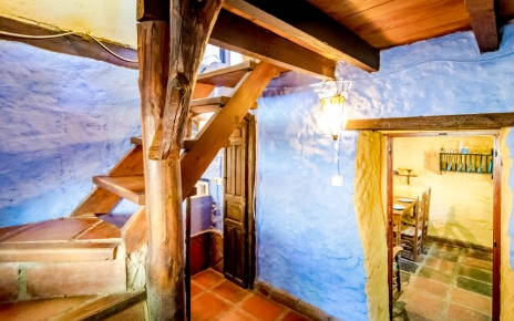 Escaleras rústicas al primer piso