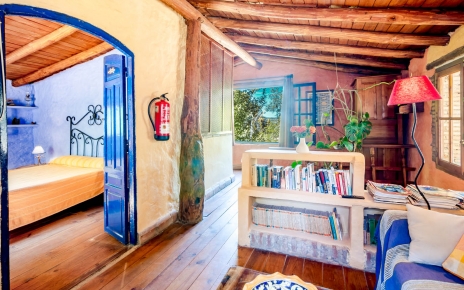 Salón y dormitorio: la casa es perfecta para parejas 