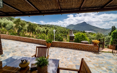 Más zonas exteriores amuebladas junto a la casa