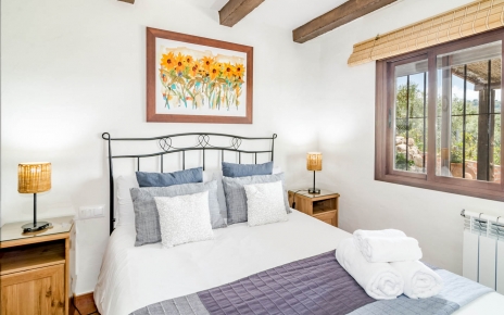 Las ventanas disponen de persianas y mosquiteras