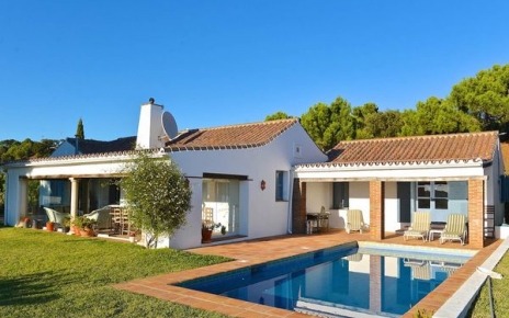 Propiedad recientemente construida con su piscina de 9 metros 