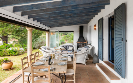 Puertas retráctiles que se abren al jardín 