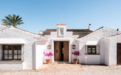 Puerta de entrada principal a tu casa vacacional 