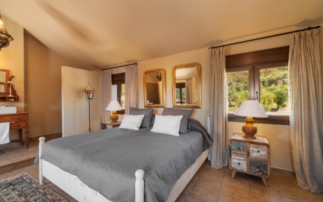 Cuarto dormitorio (primer piso / habitación del ático)