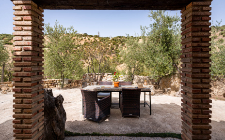 Espacios exteriores con mobiliario